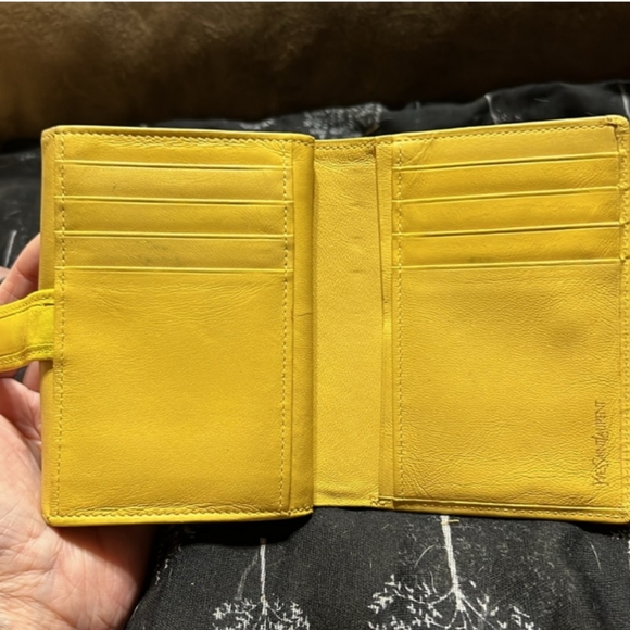 YSL Vintage Yellow Leather Compact Wallet - Picture 6 of 6